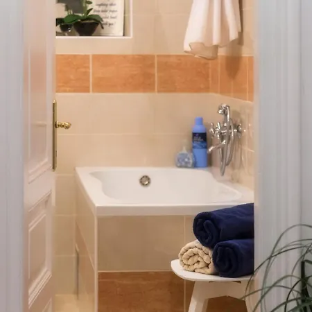 Ezekiel, Royal Blue Maison d'hôtes 4*